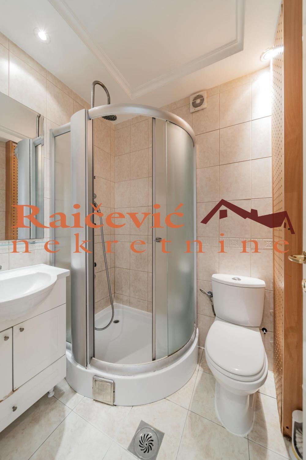 Slika 7 - Vojvodjanskih brigada,  Kuća na prodaju, 273m2, 700.000€