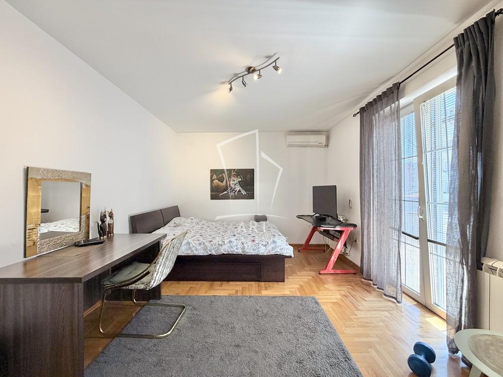 Slika 10 - Vojvode Blažete,  Kuća na prodaju, 267m2, 680.000€