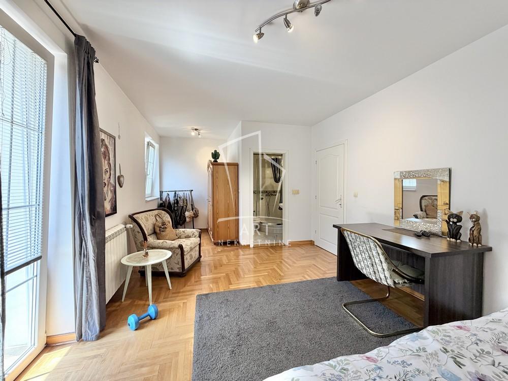 Slika 11 - Vojvode Blažete,  Kuća na prodaju, 267m2, 680.000€