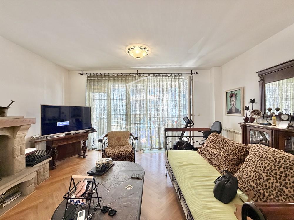 Slika 1 - Vojvode Blažete,  Kuća na prodaju, 267m2, 680.000€