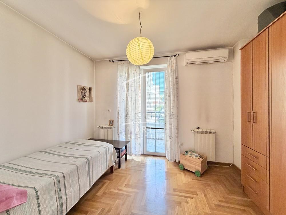 Slika 8 - Vojvode Blažete,  Kuća na prodaju, 267m2, 680.000€