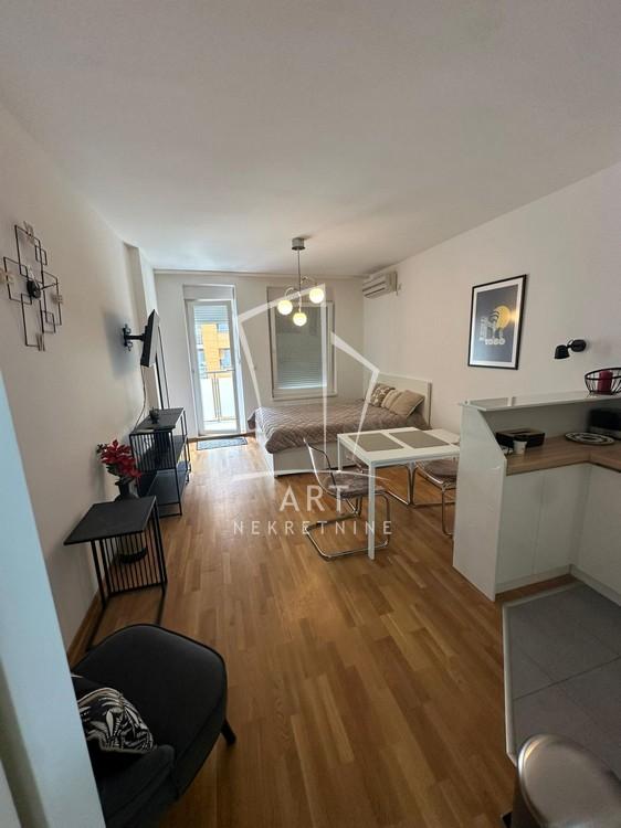 Slika 1 - Uroša Martinovića, Jednosoban stan za izdavanje, 32m2, 700€