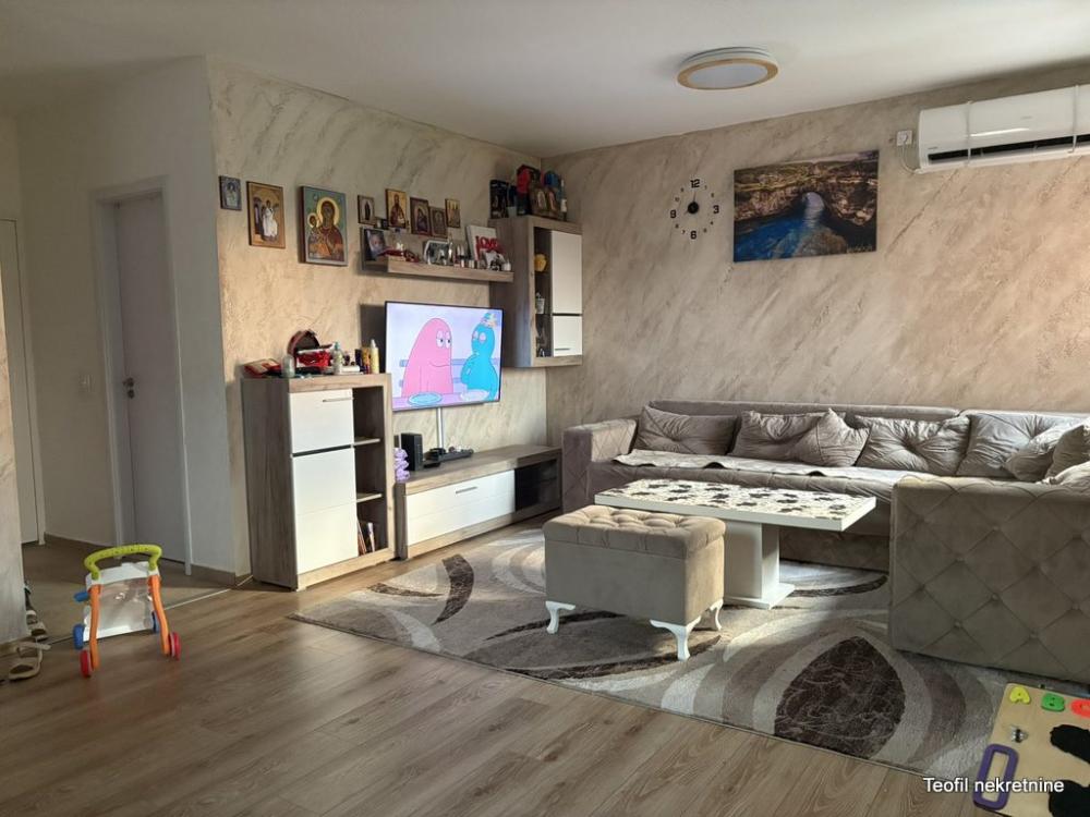 Slika 1 - Cara Lazara, Dvoiposoban stan na prodaju, 75m2, 110.000€