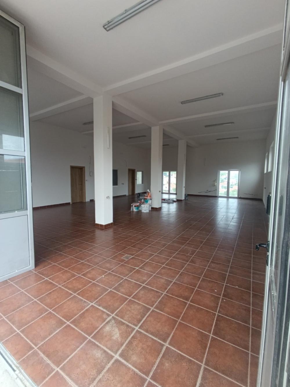 Slika 9 - Bulevar Revolucije 27b,  Lokal za izdavanje, 160m2, 1.200€