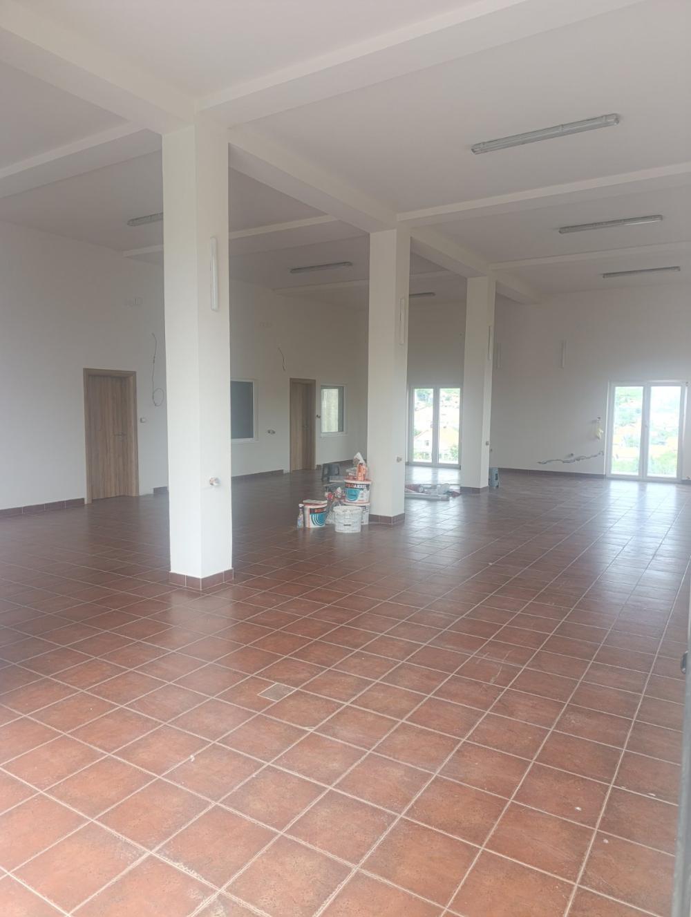 Slika 2 - Bulevar Revolucije 27b,  Lokal za izdavanje, 160m2, 1.200€