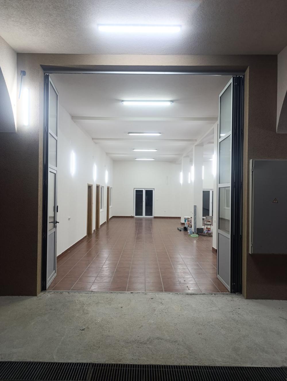 Slika 3 - Bulevar Revolucije 27b,  Lokal za izdavanje, 160m2, 1.200€