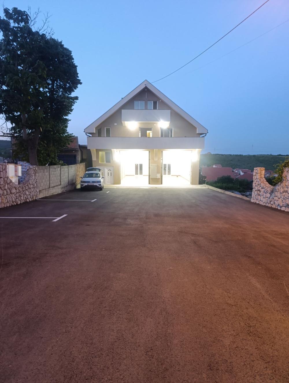 Slika 5 - Bulevar Revolucije 27b,  Lokal za izdavanje, 160m2, 1.200€