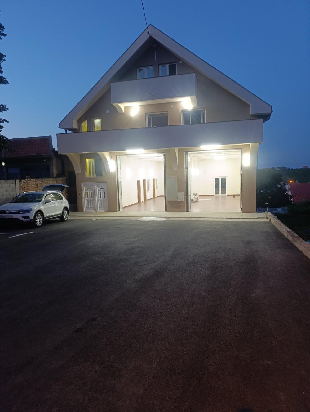Slika 7 - Bulevar Revolucije 27b,  Lokal za izdavanje, 160m2, 1.200€