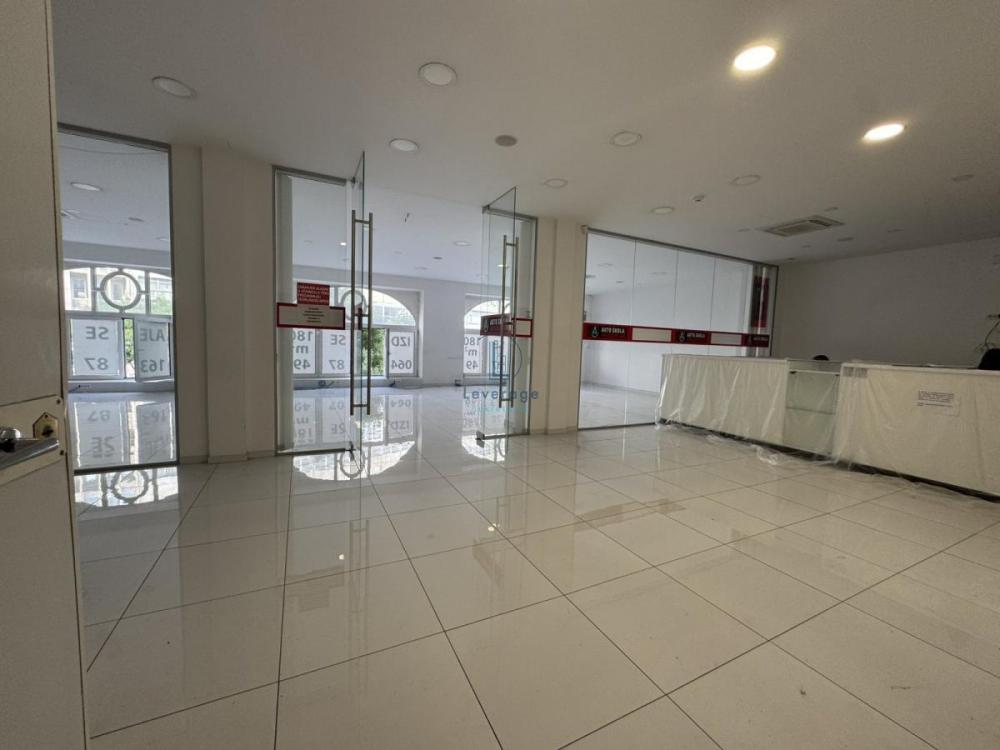 Slika 4 - Terazije,  Lokal za izdavanje, 179m2, 4.900€