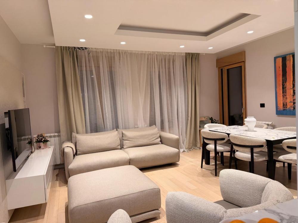 Slika 1 - Knićaninova, Trosoban stan za izdavanje, 103m2, 2.500€