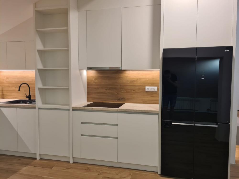Slika 5 - Velisava Vulovića, Trosoban stan za izdavanje, 360m2, 2.500€