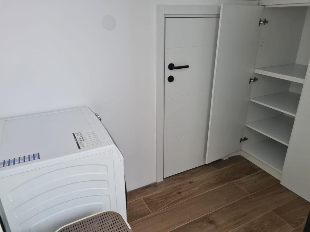 Slika 6 - Velisava Vulovića, Trosoban stan za izdavanje, 360m2, 2.500€
