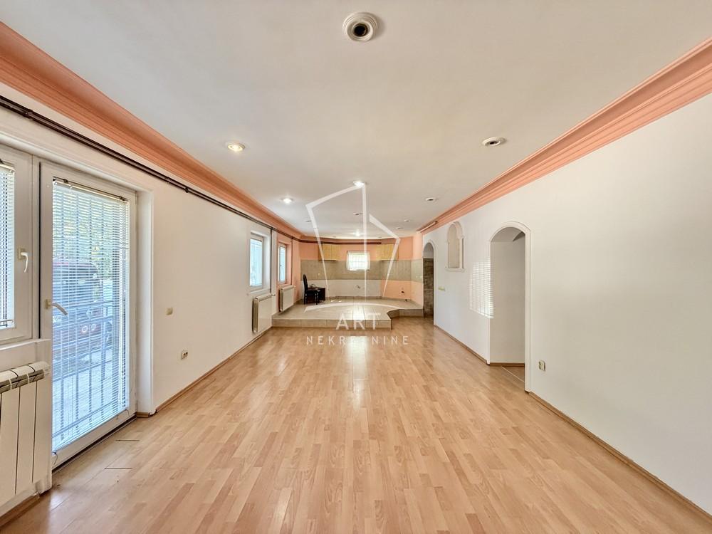 Slika 2 - Radeta Markovića, Trosoban stan na prodaju, 89m2, 195.000€