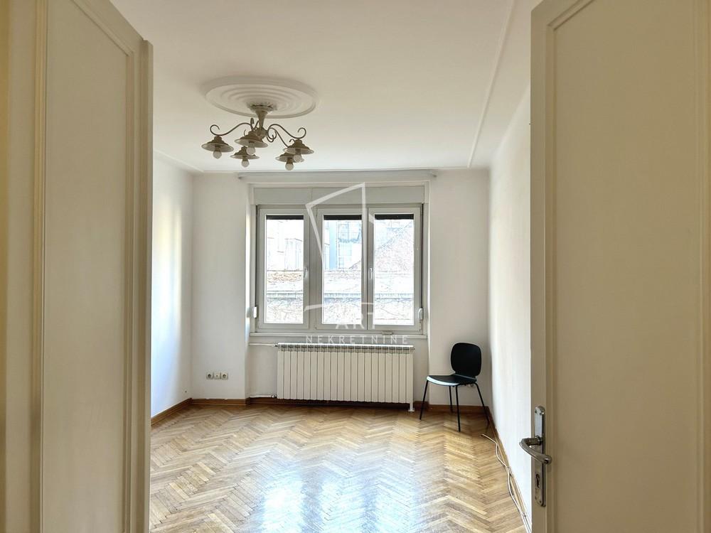 Slika 1 - Trg Nikole Pašića,  Lokal za izdavanje, 40m2, 750€