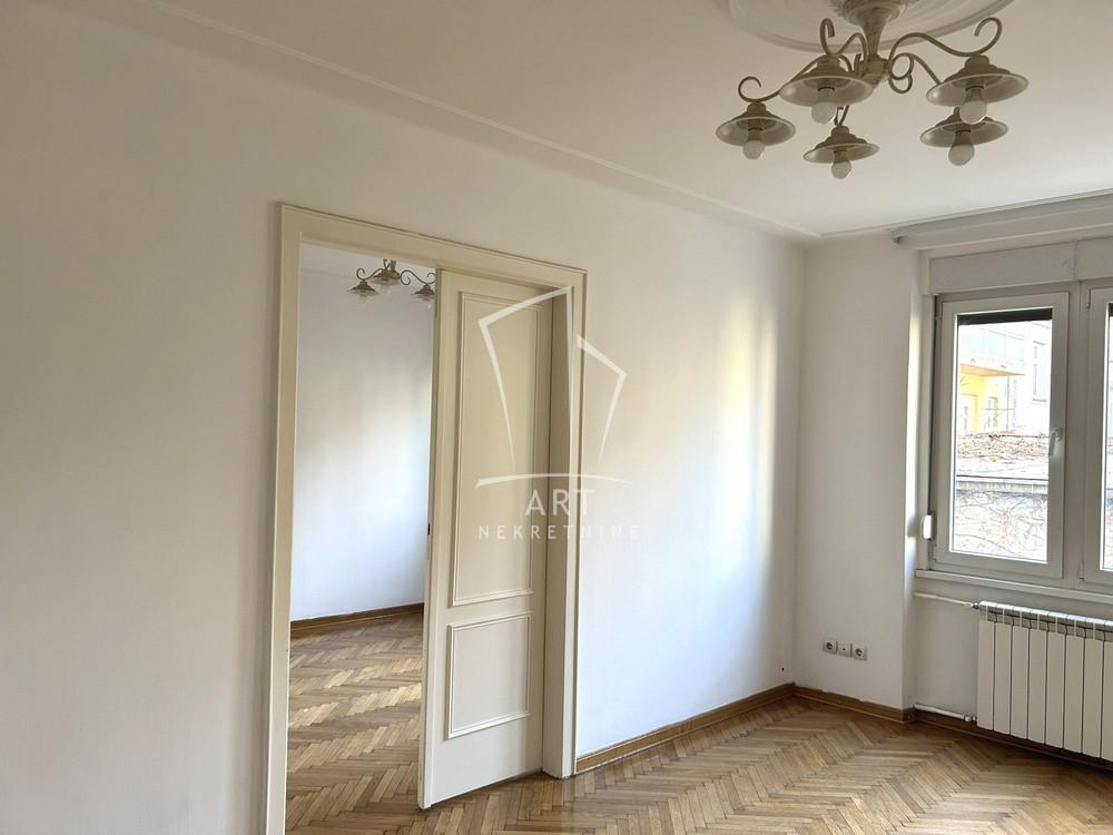 Slika 2 - Trg Nikole Pašića,  Lokal za izdavanje, 40m2, 750€