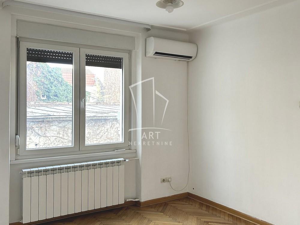 Slika 3 - Trg Nikole Pašića,  Lokal za izdavanje, 40m2, 750€