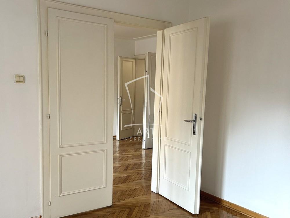 Slika 4 - Trg Nikole Pašića,  Lokal za izdavanje, 40m2, 750€