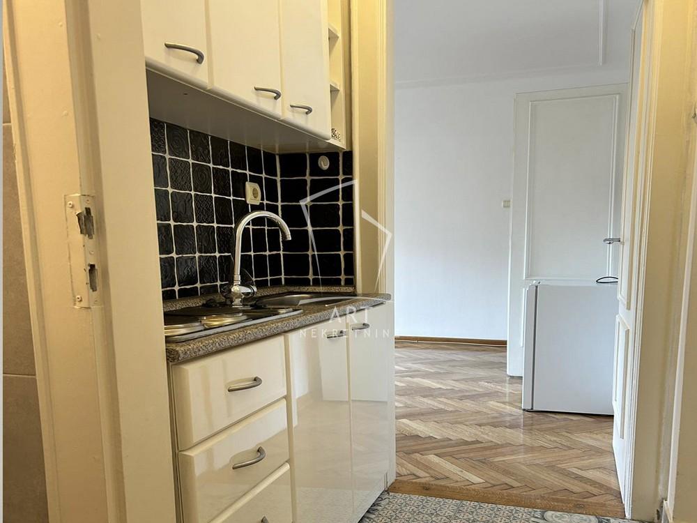 Slika 5 - Trg Nikole Pašića,  Lokal za izdavanje, 40m2, 750€