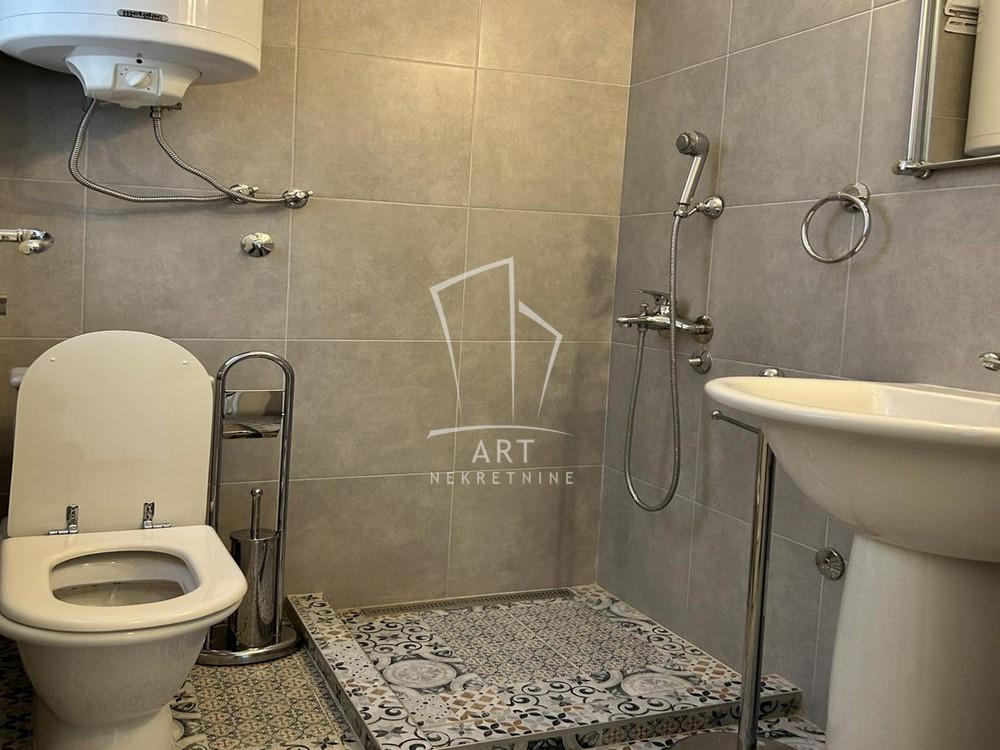 Slika 6 - Trg Nikole Pašića,  Lokal za izdavanje, 40m2, 750€
