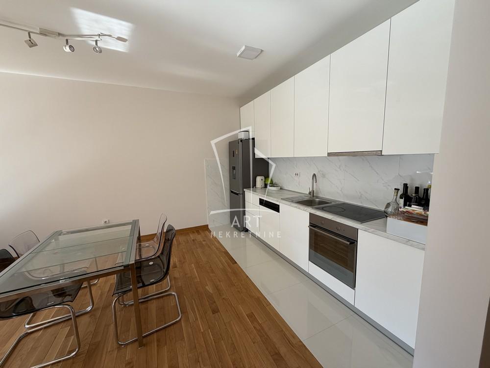 Slika 2 - Dimitrija Tucovića, Dvoiposoban stan za izdavanje, 86m2, 1.100€