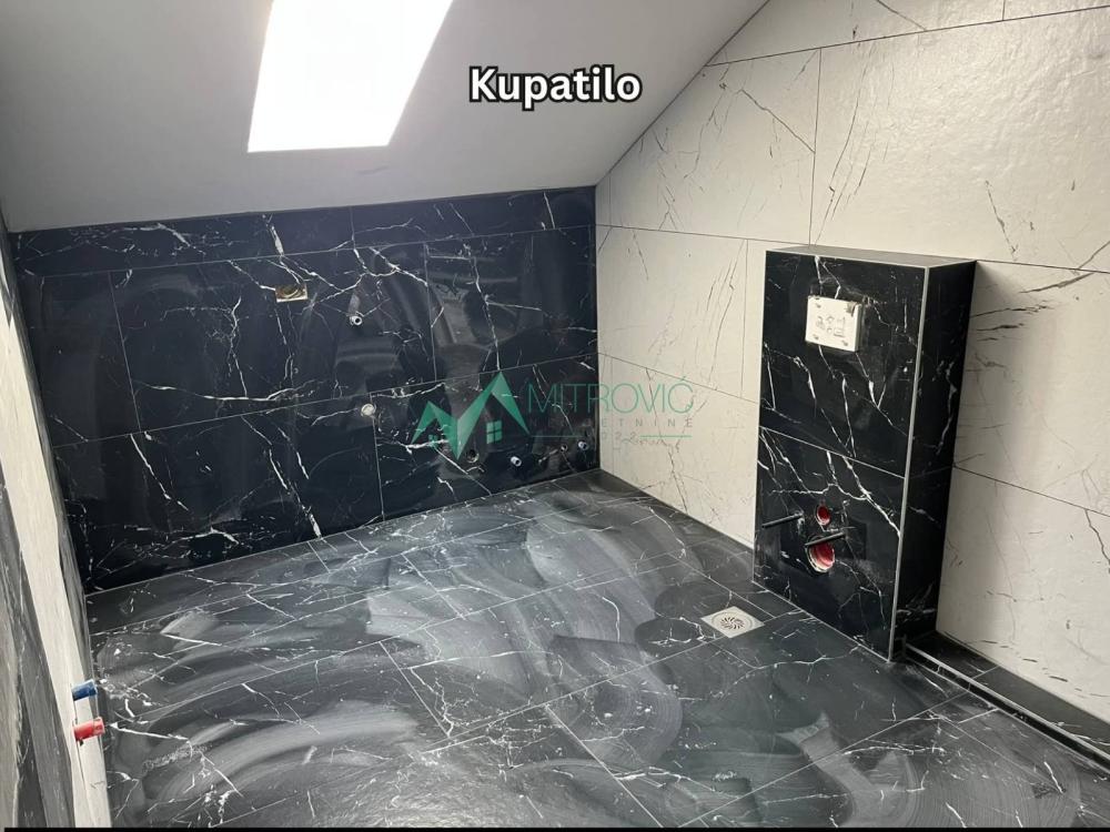Slika 4 - Četvoroiposoban stan na prodaju, 130m2, 371.228€