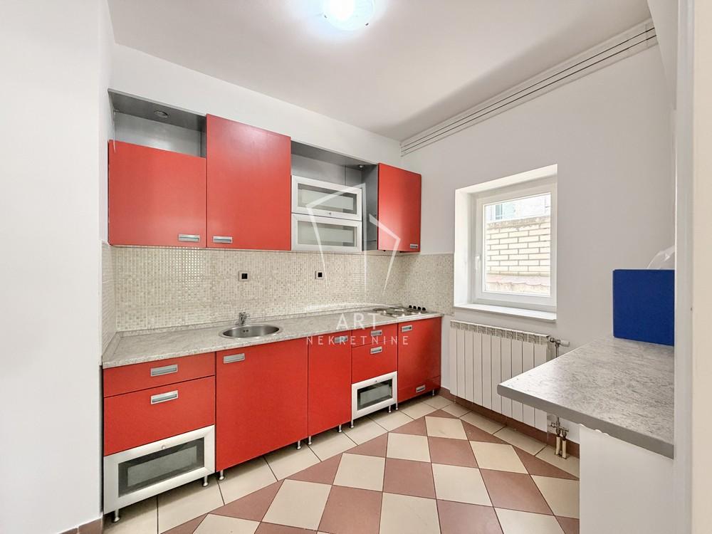 Slika 7 - Bulevar oslobođenja,  Kuća za izdavanje, 107m2, 4.200€