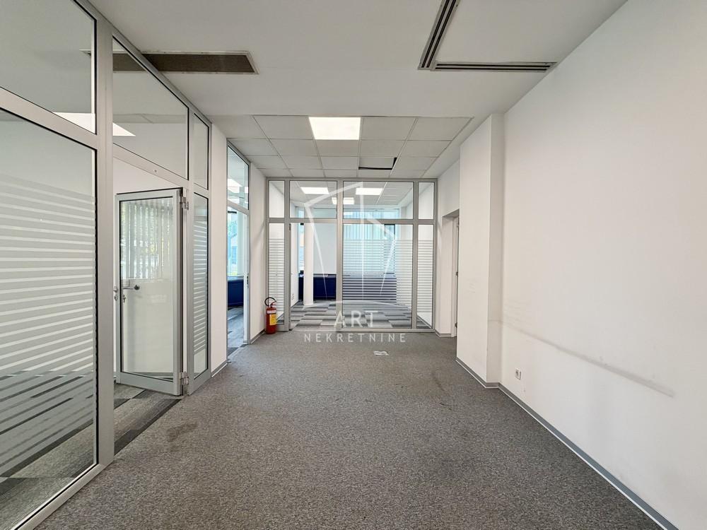 Slika 10 - Vladimira Popovića,  Lokal za izdavanje, 330m2, 5.215€