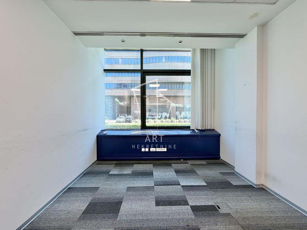 Slika 3 - Vladimira Popovića,  Lokal za izdavanje, 330m2, 5.215€