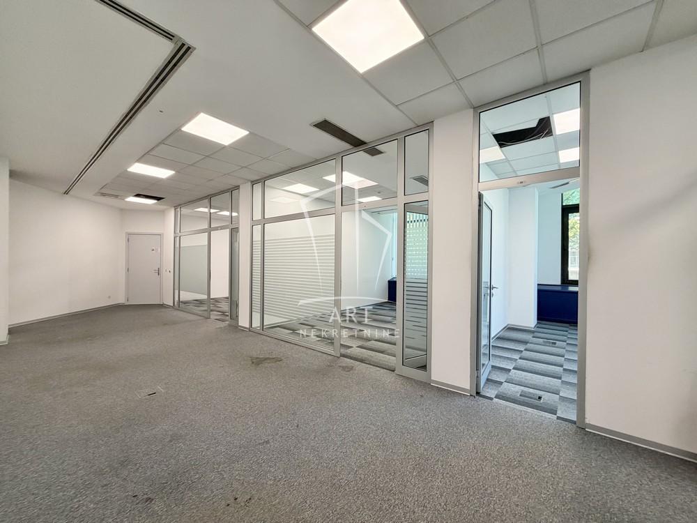 Slika 5 - Vladimira Popovića,  Lokal za izdavanje, 330m2, 5.215€