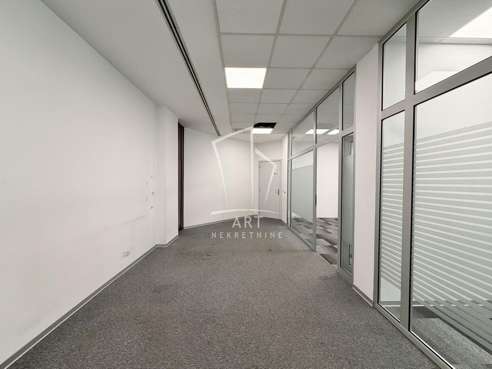 Slika 7 - Vladimira Popovića,  Lokal za izdavanje, 330m2, 5.215€