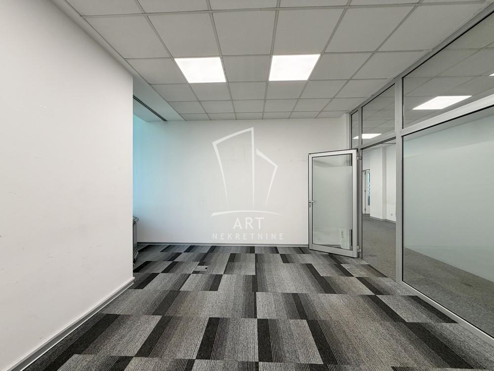 Slika 8 - Vladimira Popovića,  Lokal za izdavanje, 330m2, 5.215€
