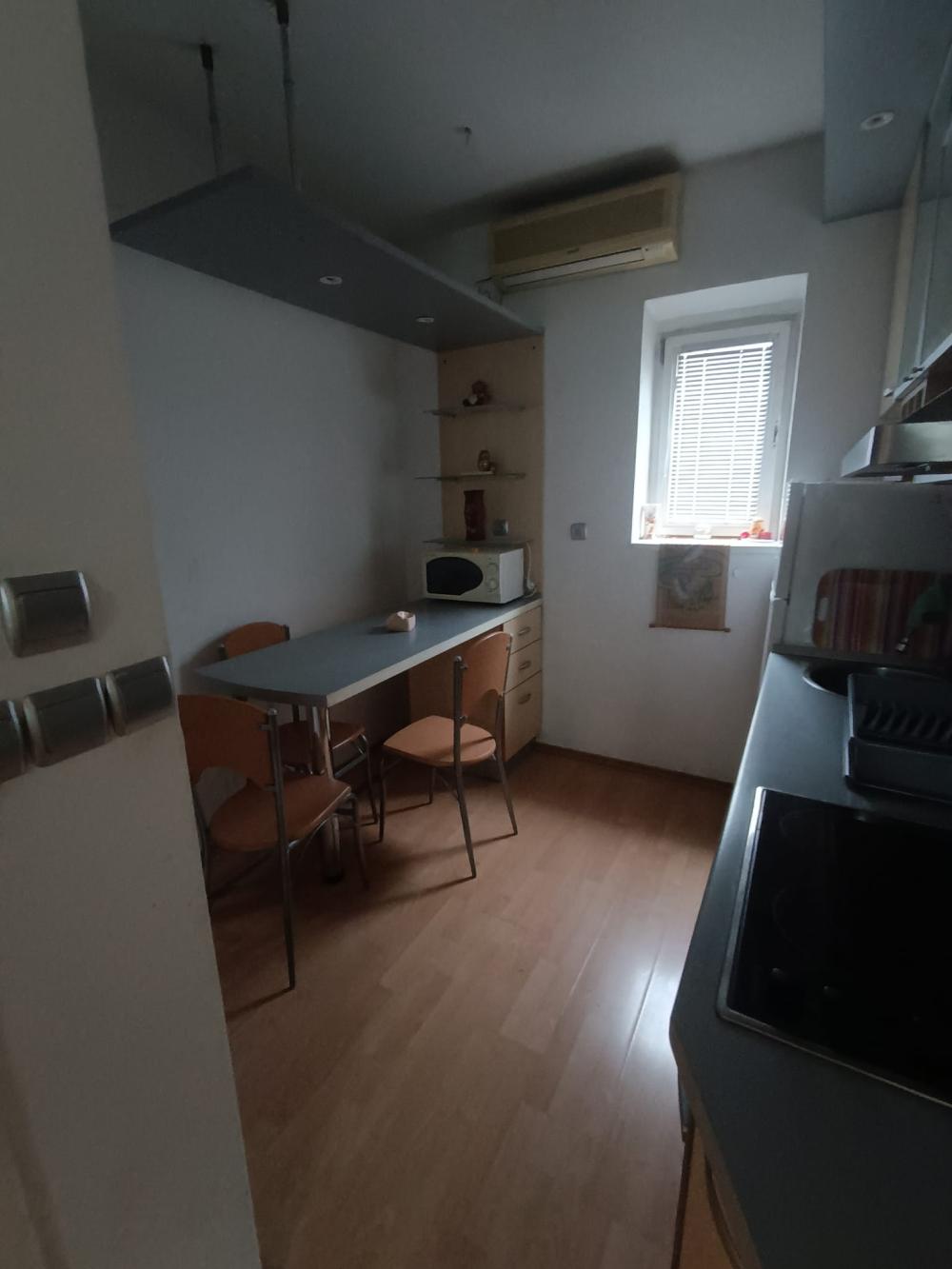 Slika 1 - Obrenovićeva, Dvoiposoban stan za izdavanje, 50m2, 350€