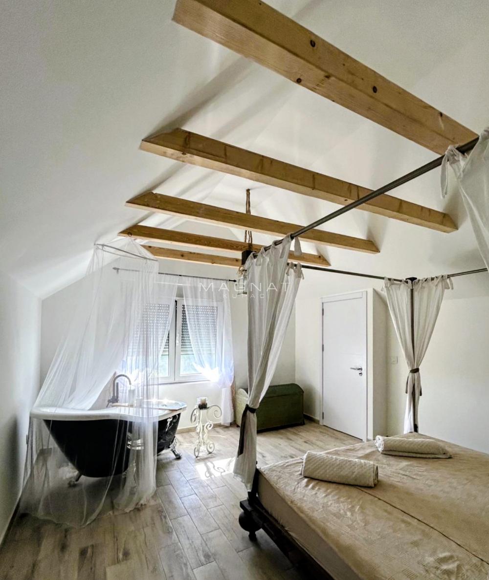 Slika 8 - Milijana Simića,  Kuća na prodaju, 170m2, 178.000€