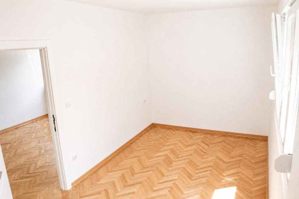 Slika 2 - Pere Cetkovica, Dvoiposoban stan na prodaju, 55m2, 167.000€