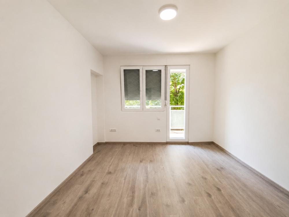 Slika 4 - Pere Cetkovica, Dvoiposoban stan na prodaju, 55m2, 167.000€