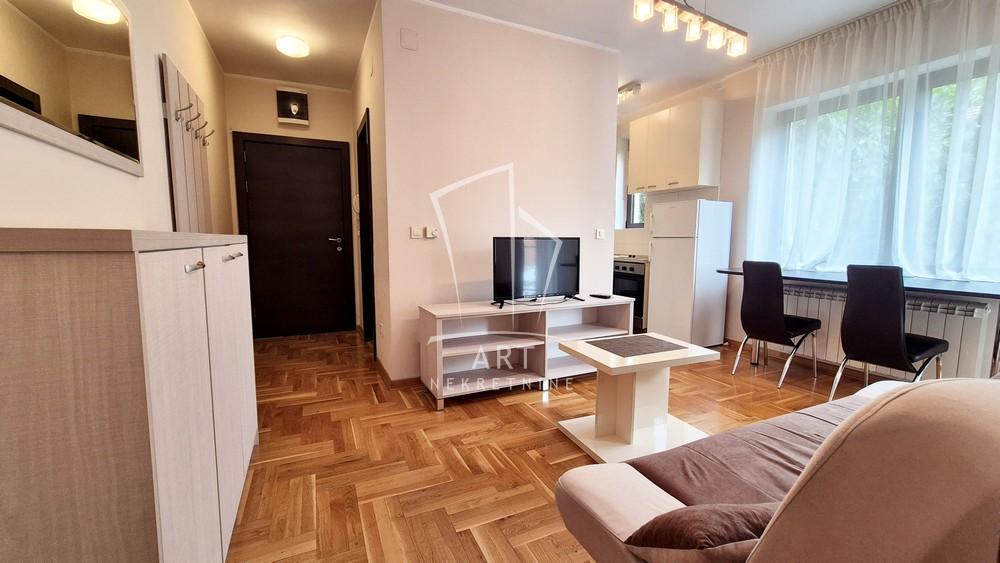 Slika 1 - Anrija Žamea, Dvosoban stan za izdavanje, 34m2, 400€