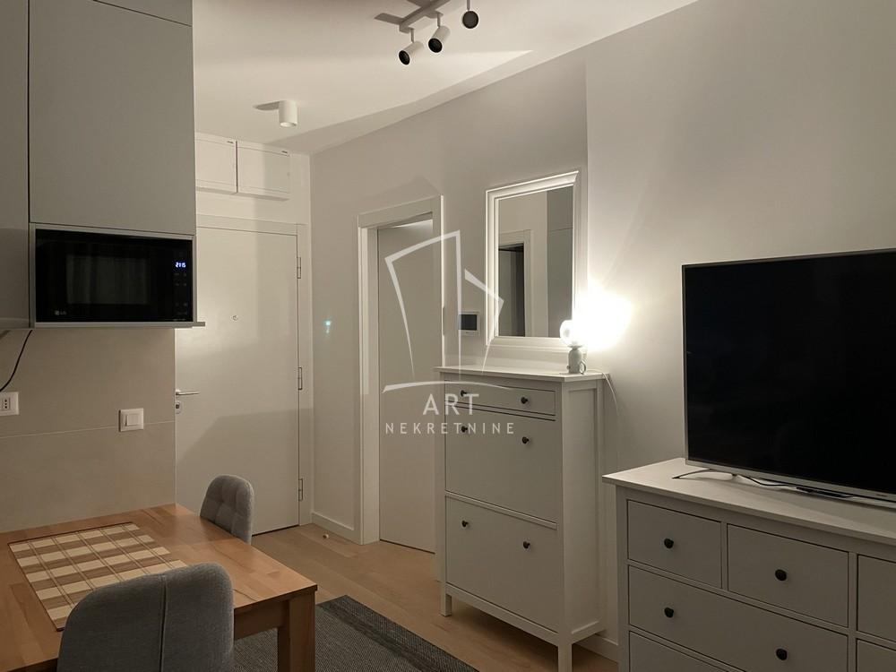 Slika 1 - Bulevar Vojvode Bojovića, Dvosoban stan za izdavanje, 38m2, 850€