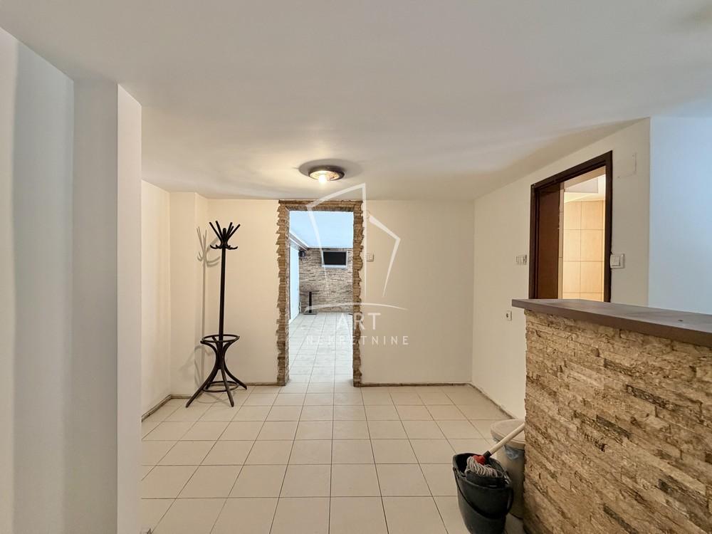 Slika 11 - Radnih akcija,  Lokal za izdavanje, 104m2, 1.200€