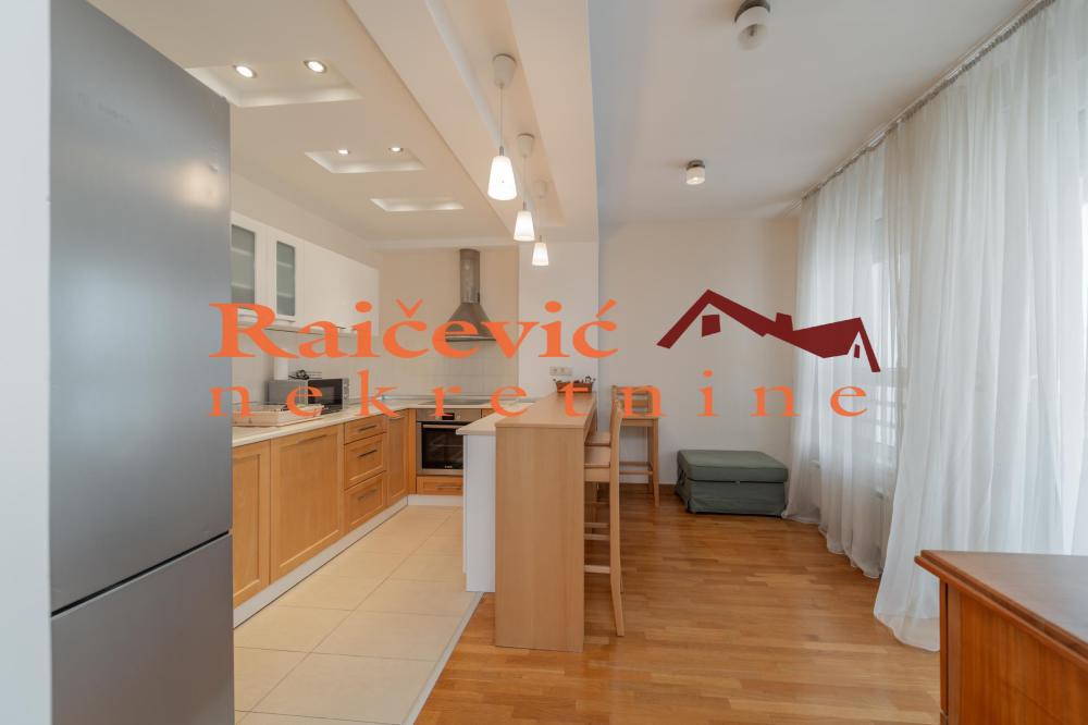 Slika 3 - Bulevar crvene armije, Trosoban stan na prodaju, 106m2, 399.000€