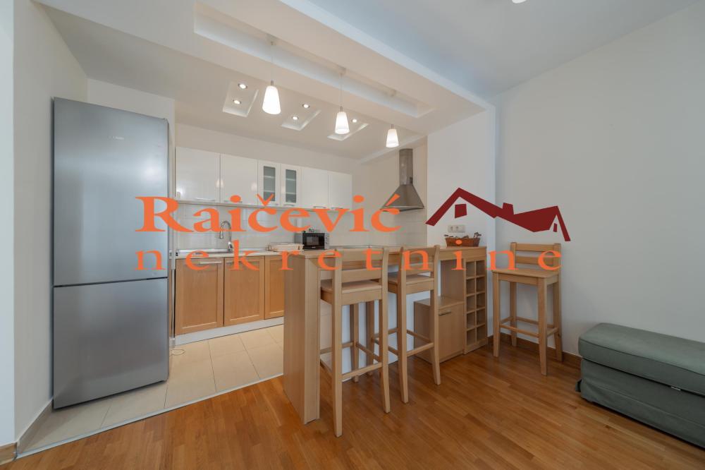 Slika 5 - Bulevar crvene armije, Trosoban stan na prodaju, 106m2, 399.000€