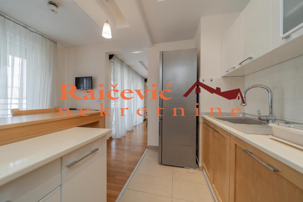 Slika 8 - Bulevar crvene armije, Trosoban stan na prodaju, 106m2, 399.000€