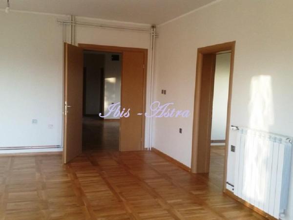 Slika 3 - Radmile Jović, Petosoban stan za izdavanje, 200m2, 1.100€
