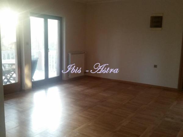 Slika 5 - Radmile Jović, Petosoban stan za izdavanje, 200m2, 1.100€
