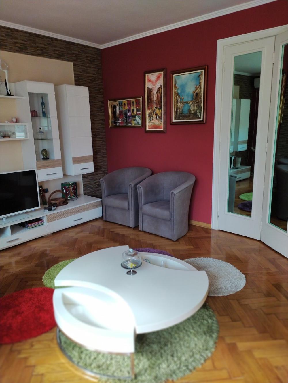 Slika 1 - Obrenovićeva, Dvosoban stan za izdavanje, 70m2, 400€