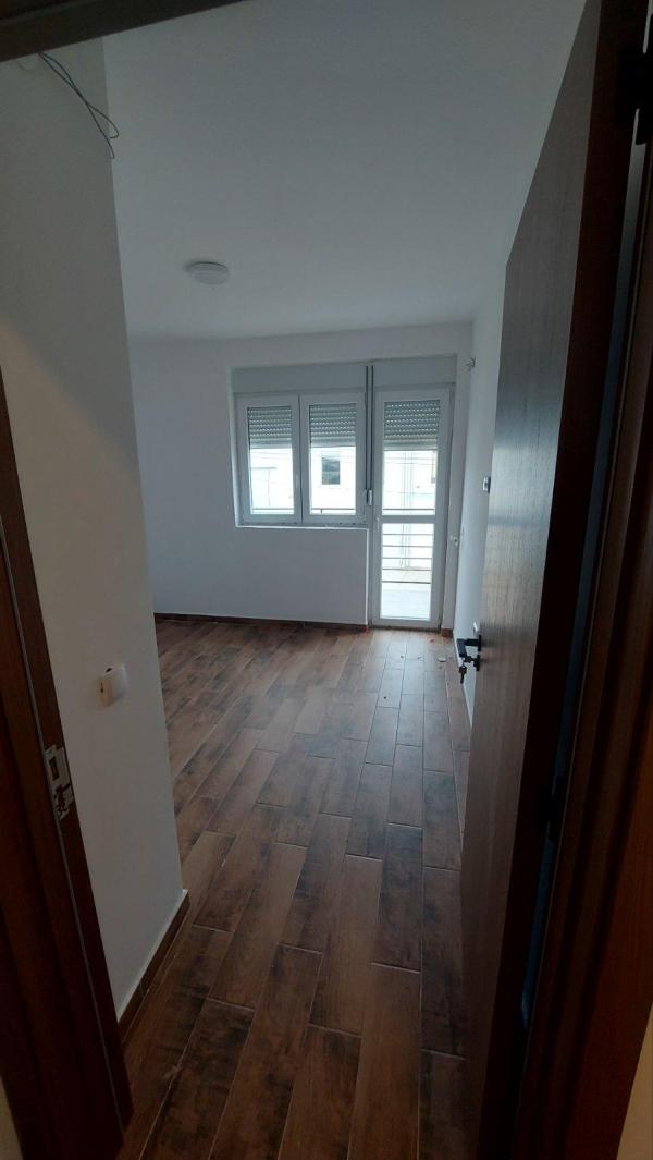 Slika 4 - Dejana Nastića,  Kuća za izdavanje, 200m2, 2.000€