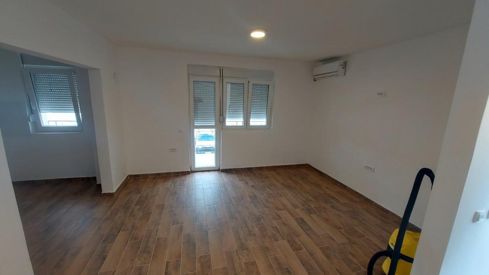 Slika 3 - Dejana Nastića,  Kuća za izdavanje, 200m2, 2.000€