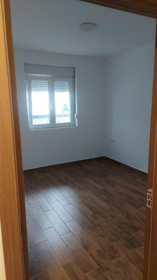Slika 8 - Dejana Nastića,  Kuća za izdavanje, 200m2, 2.000€