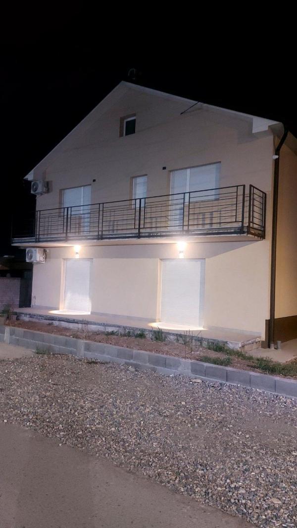 Glavna slika -Dejana Nastića,  Kuća za izdavanje, 200m2, 2.000€