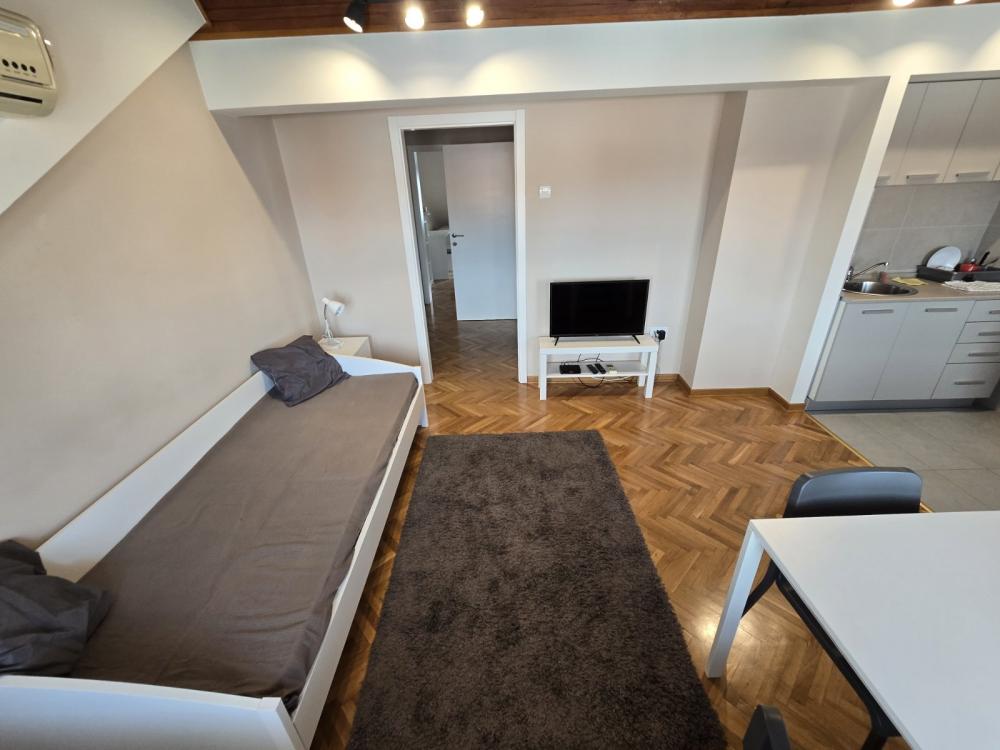Slika 1 - Admirala Vukovića, Dvosoban stan za izdavanje, 48m2, 450€