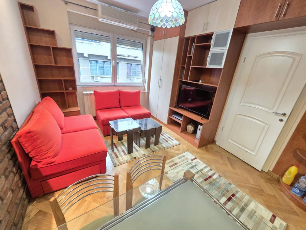 Slika 1 - Albanske spomenice, Dvosoban stan za izdavanje, 40m2, 550€
